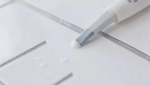 czym zabezpieczyć fugi pod prysznicem