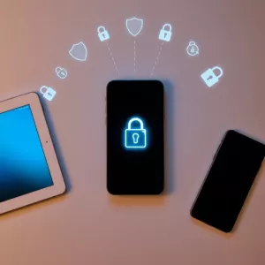 Jak chronić telefony komórkowe smartfony i tablety przed różnymi zagrożeniami