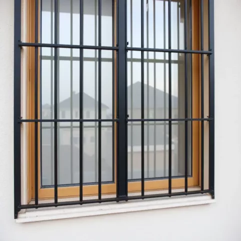 Jak zabezpieczyć okna na parterze